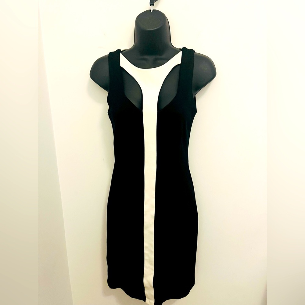 BCBG MaxAzria Black & White Fitted Midi Dress Full Back Zipper Size 2
